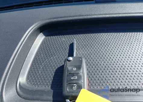 2012 Volkswagen Beetle 2.5L z USA, uszkodzony, nr VIN 3VWJP7AT2CM632160